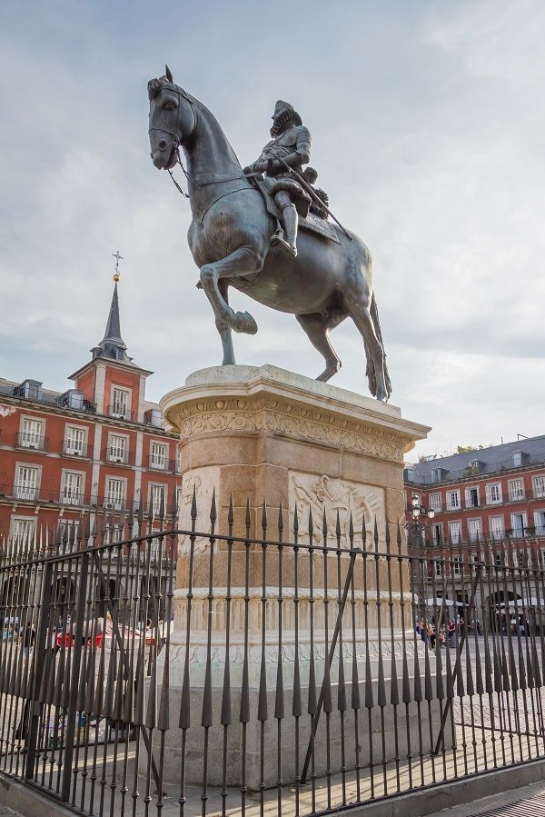 Estatua de Felipe III en la Plaza Mayor de Madrid