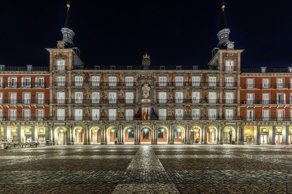 Plaza Mayor iluminada de noche