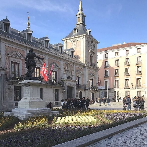 Plaza de la Villa visitantes