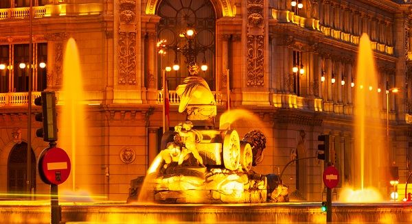 La Fuente de Cibeles de noche