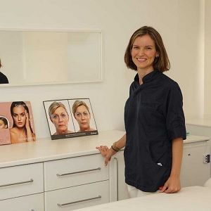 Dra. María Herrero Fernández es de Los 10 mejores cirujanos de blefaroplastia en Madrid