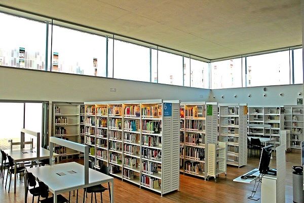 Biblioteca Pública Ángel González