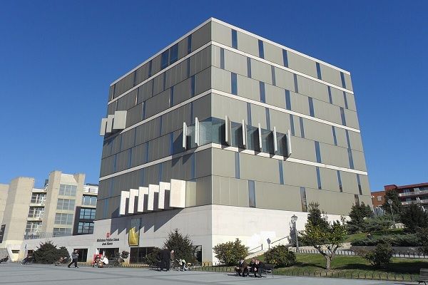 Biblioteca Pública Usera José Hierro