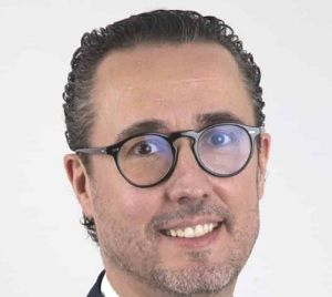 Dr. Antonio Díaz Gutiérrez es de los mejores cirujanos de rinoplastia en Madrid